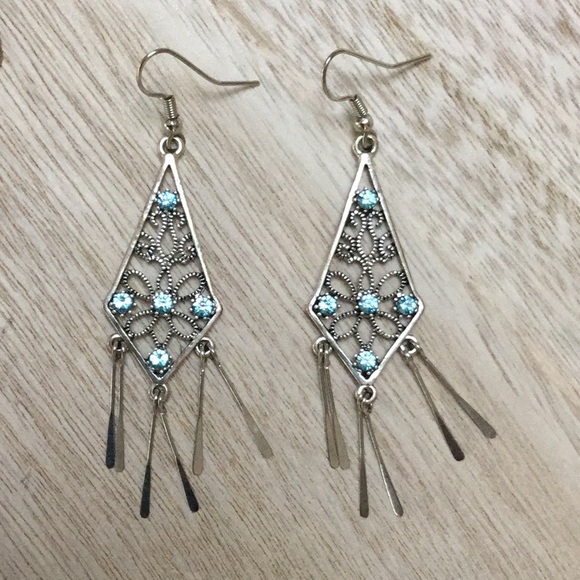 Jewelry - Filigree Dangle Earrings 💗 Silver & Aqua